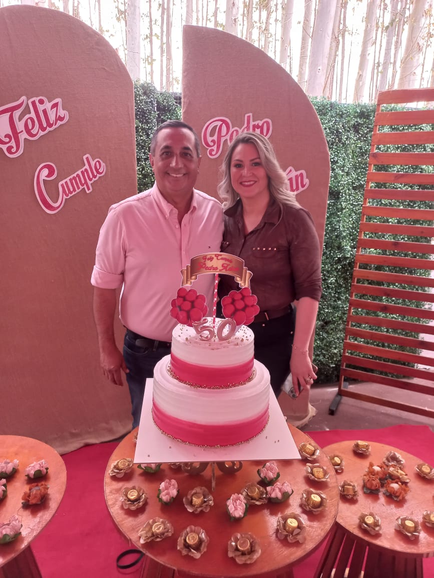 La familia Ovelar de Juan L. Mallorquín están de parabienes. El Ingeniero Pedro Cumple años