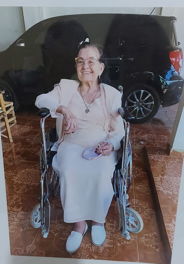 A la Amiga Iluminada Fernández y Familia