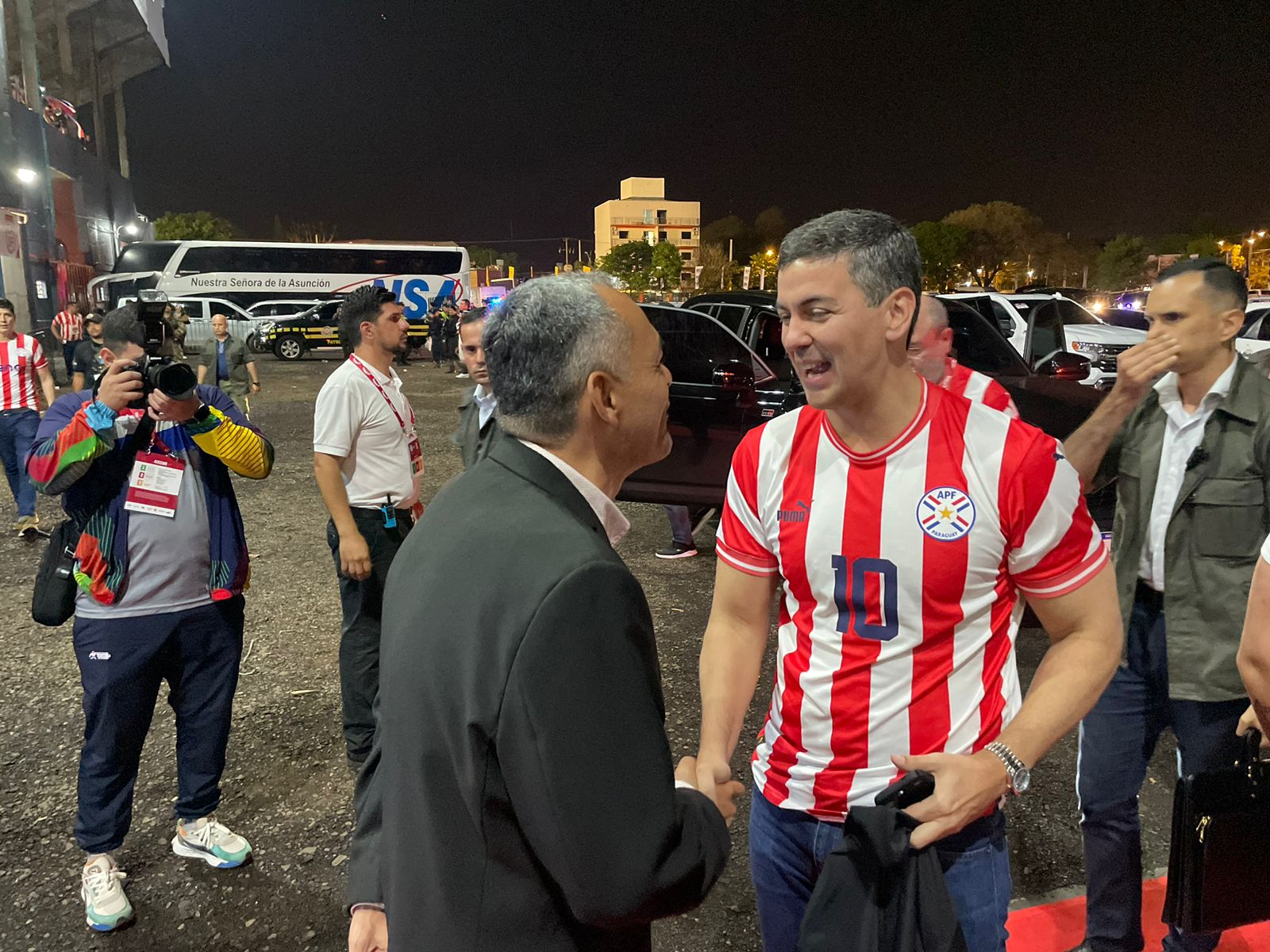 Presidente de la República y gobernador  de Alto Paraná apoyaron a la Albirroja