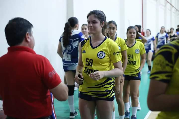Damarys Méndez obtiene subcampeonato con Nueva Estrella en hándbol