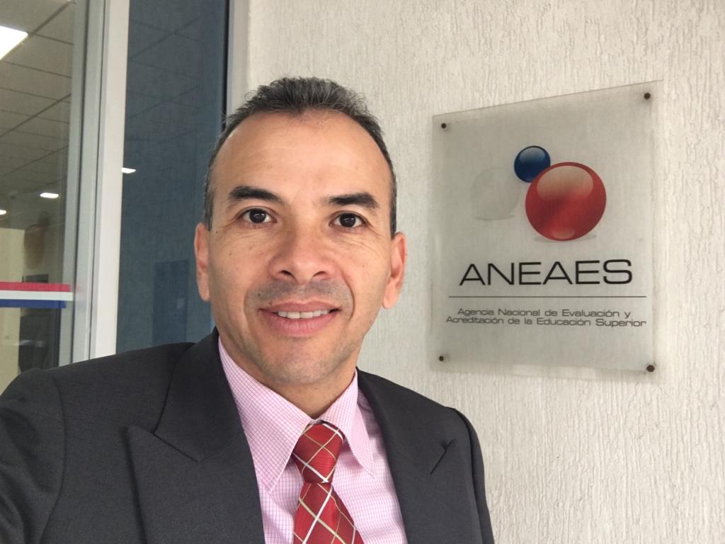 Gustavo Benítez, periodista, considera que la capacitación constante es tan importante