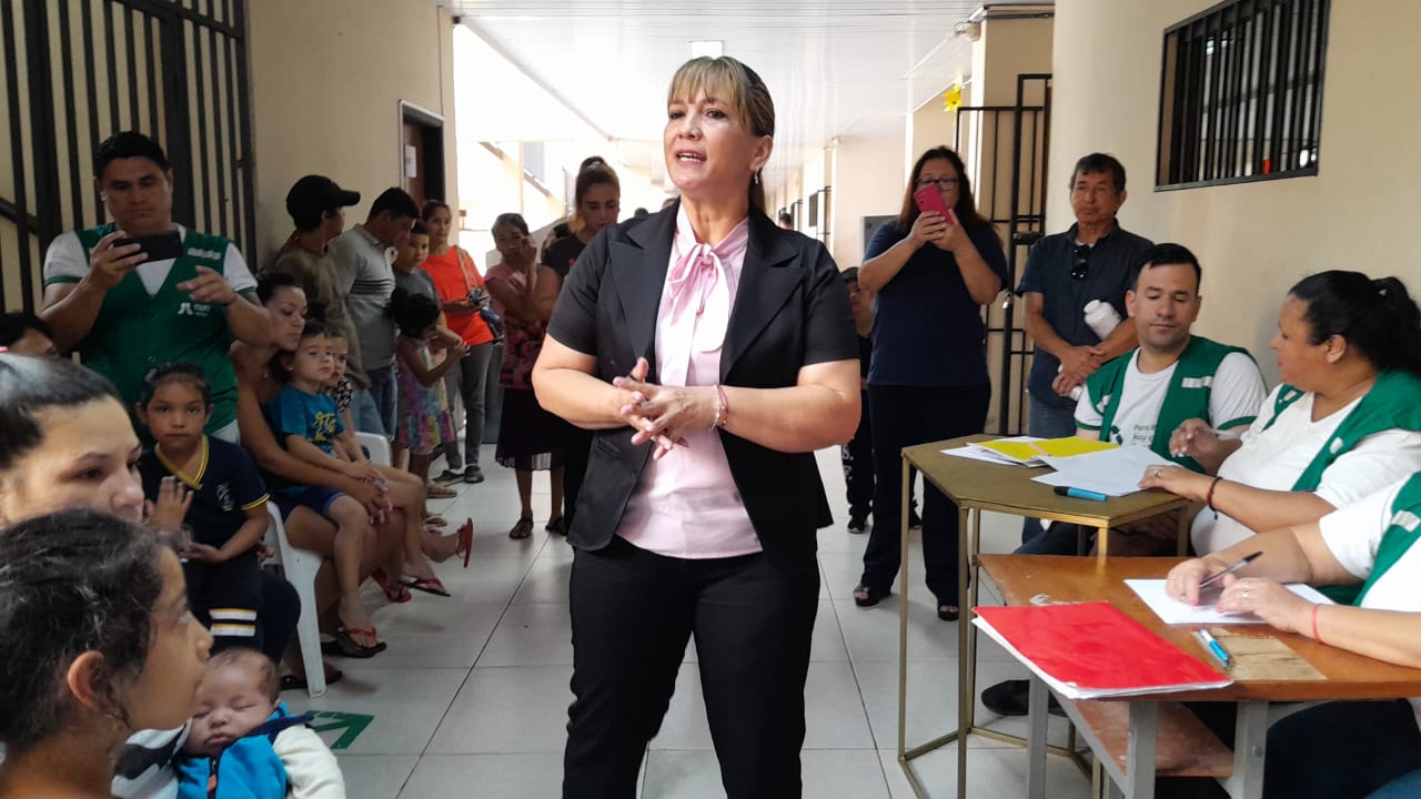 Asistencia a los niños de la Escuela San Francisco, de Zeballos Cué