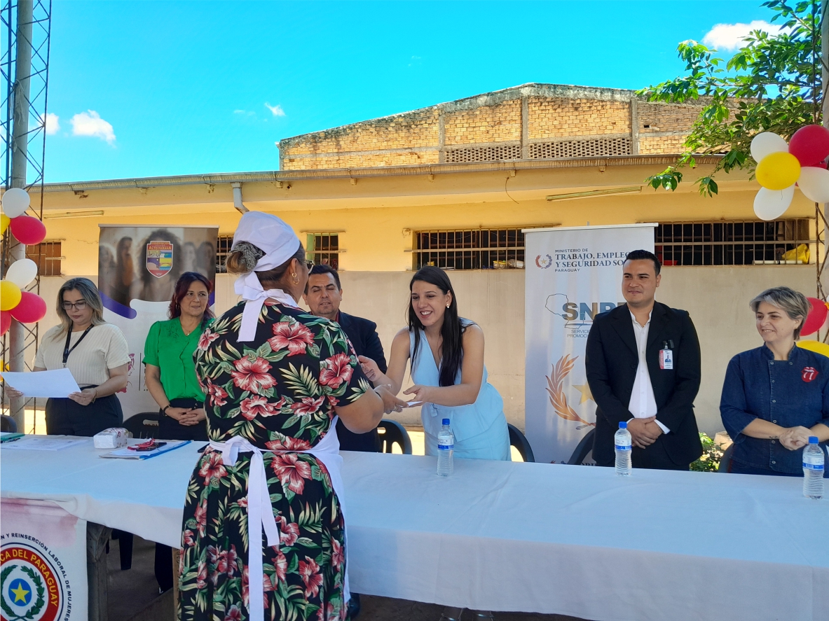 Un Nuevo Comienzo: 23 Mujeres de Juana María de Lara