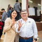 Daniel Pereira Mujica junto a su esposa.